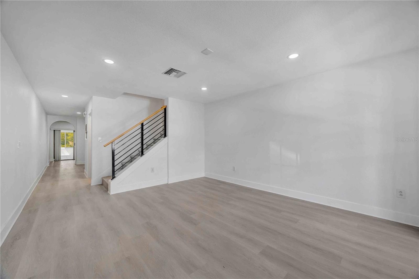 Image 5 of 65 For 727 Kensington Lake Circle