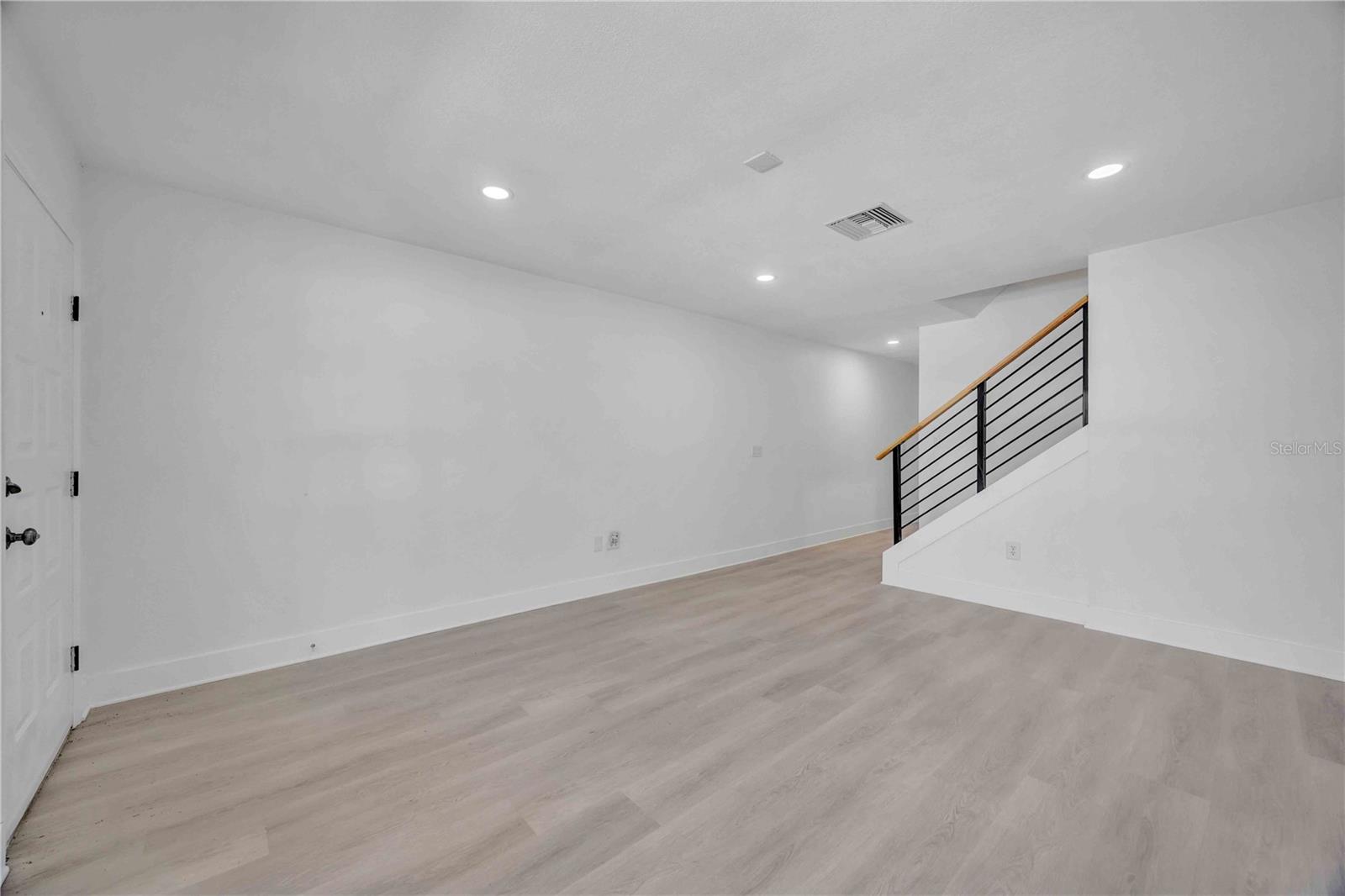 Image 6 of 65 For 727 Kensington Lake Circle