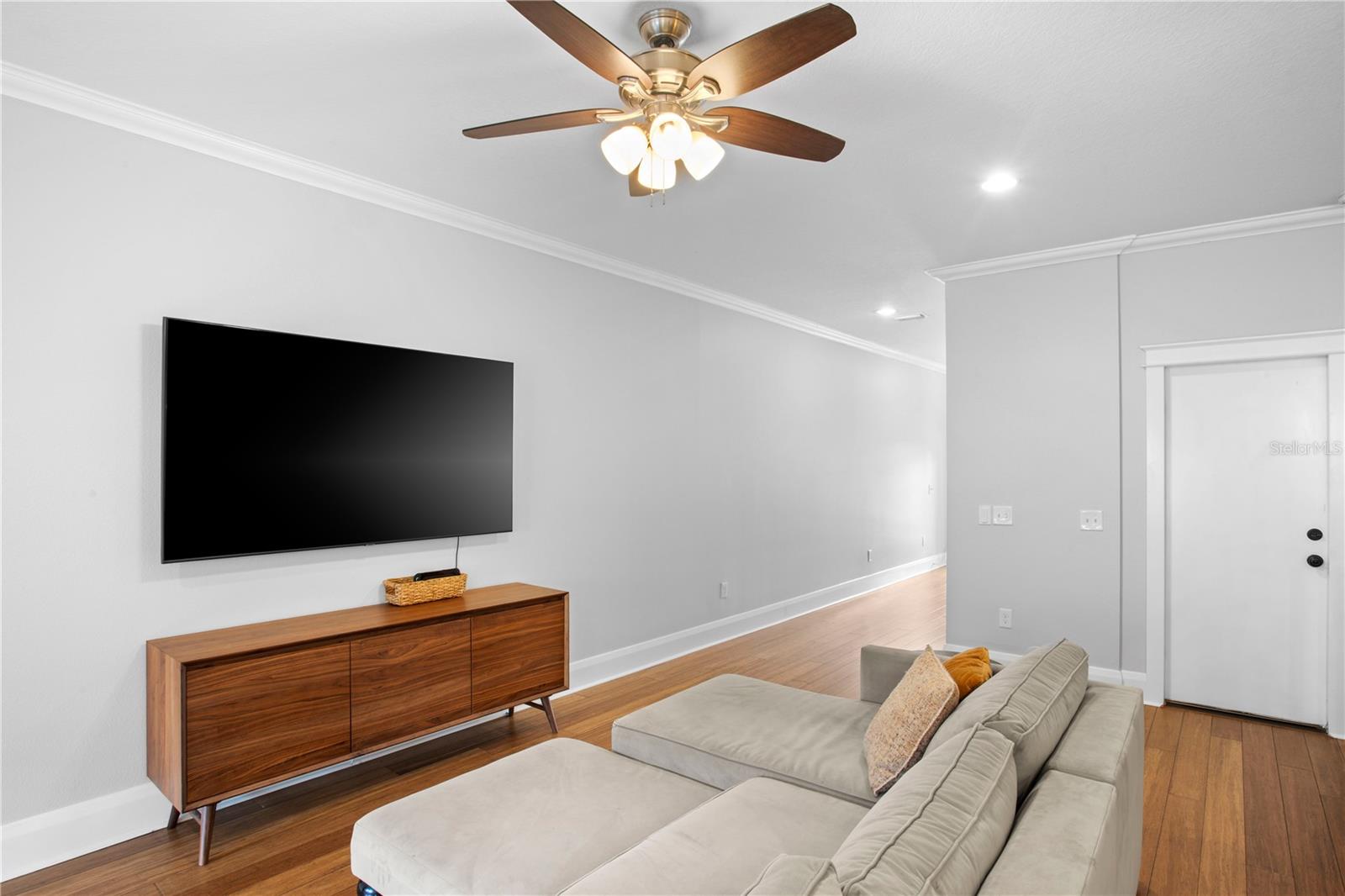 Image 10 of 31 For 117 Giddens Avenue