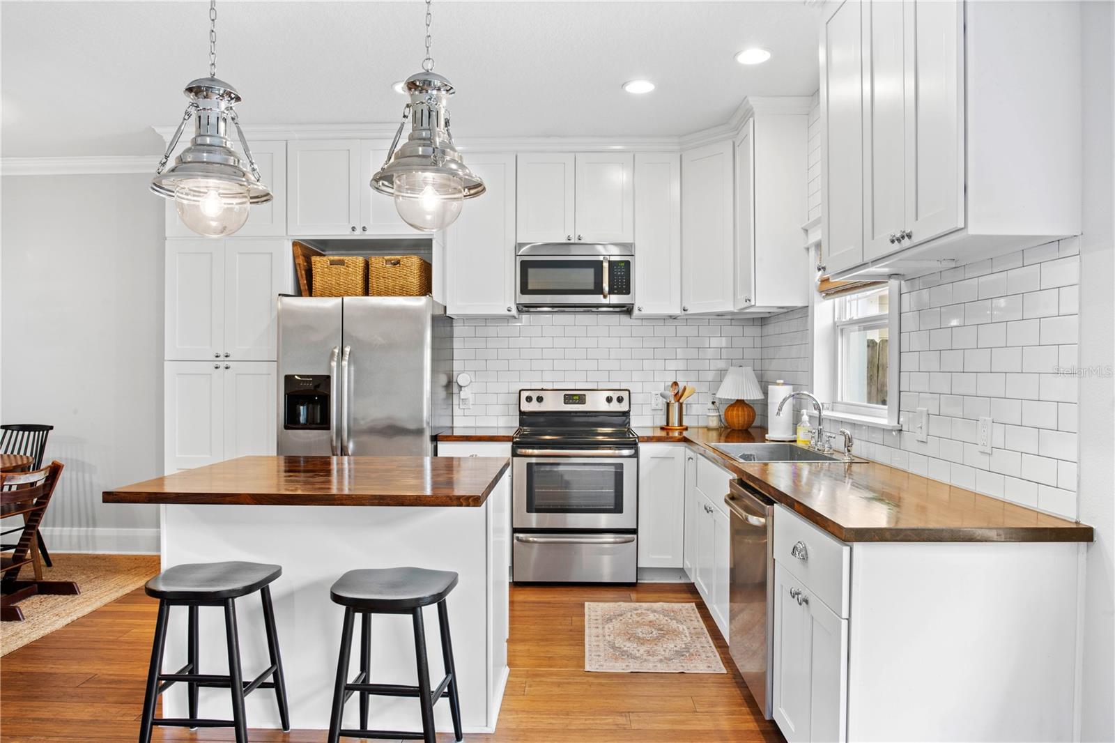 Image 13 of 31 For 117 Giddens Avenue