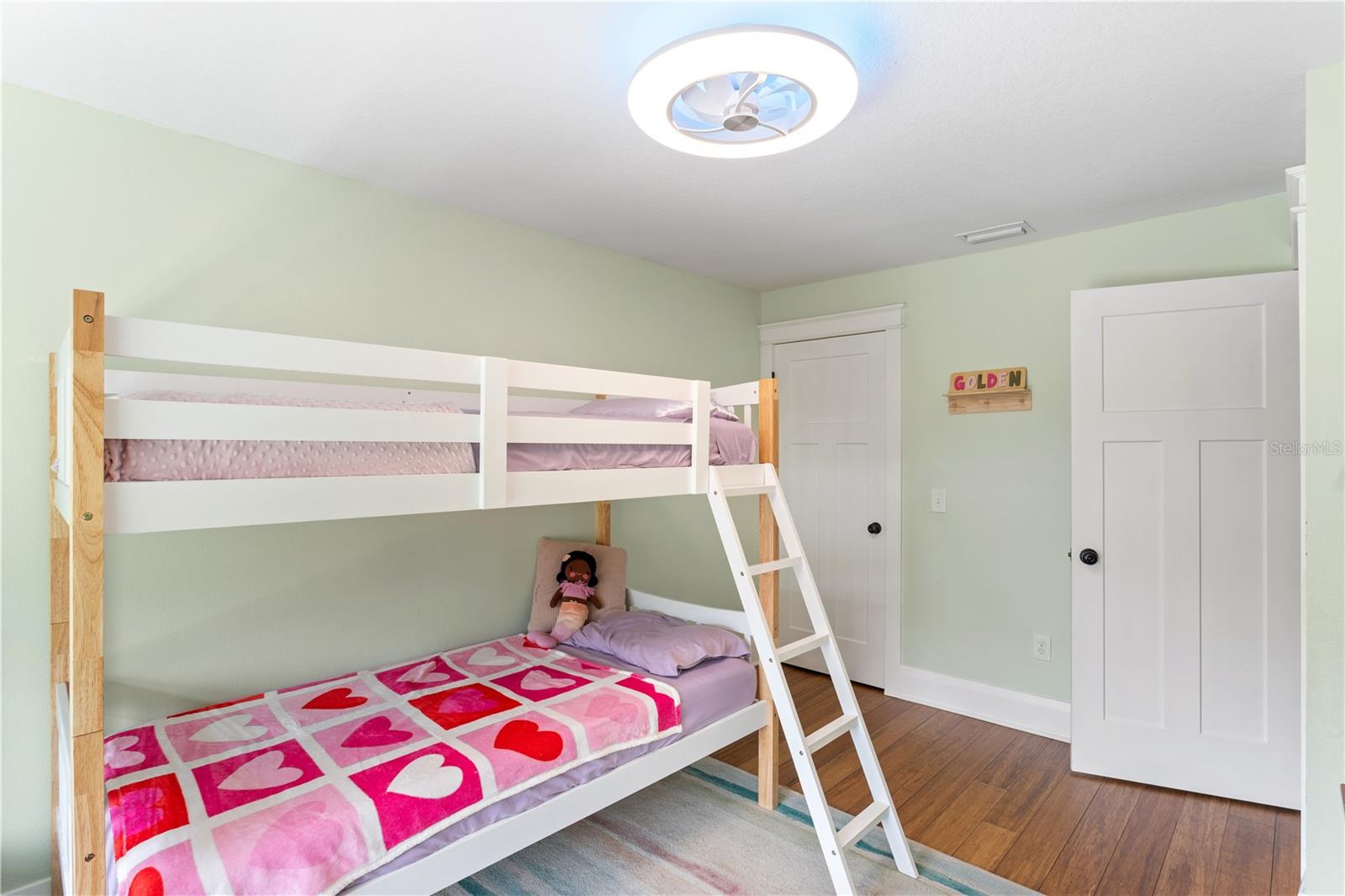 Image 25 of 31 For 117 Giddens Avenue