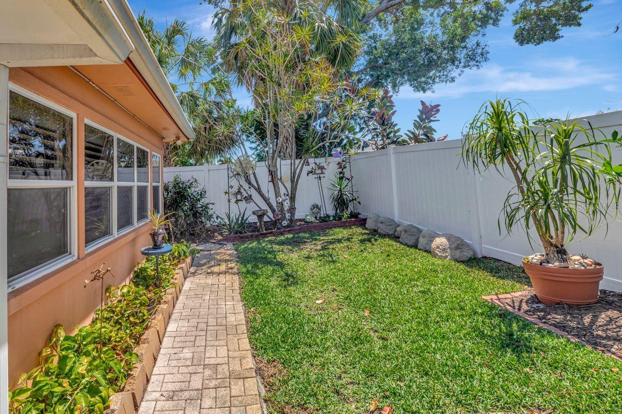 Image 24 of 28 For 13140 111th Lane