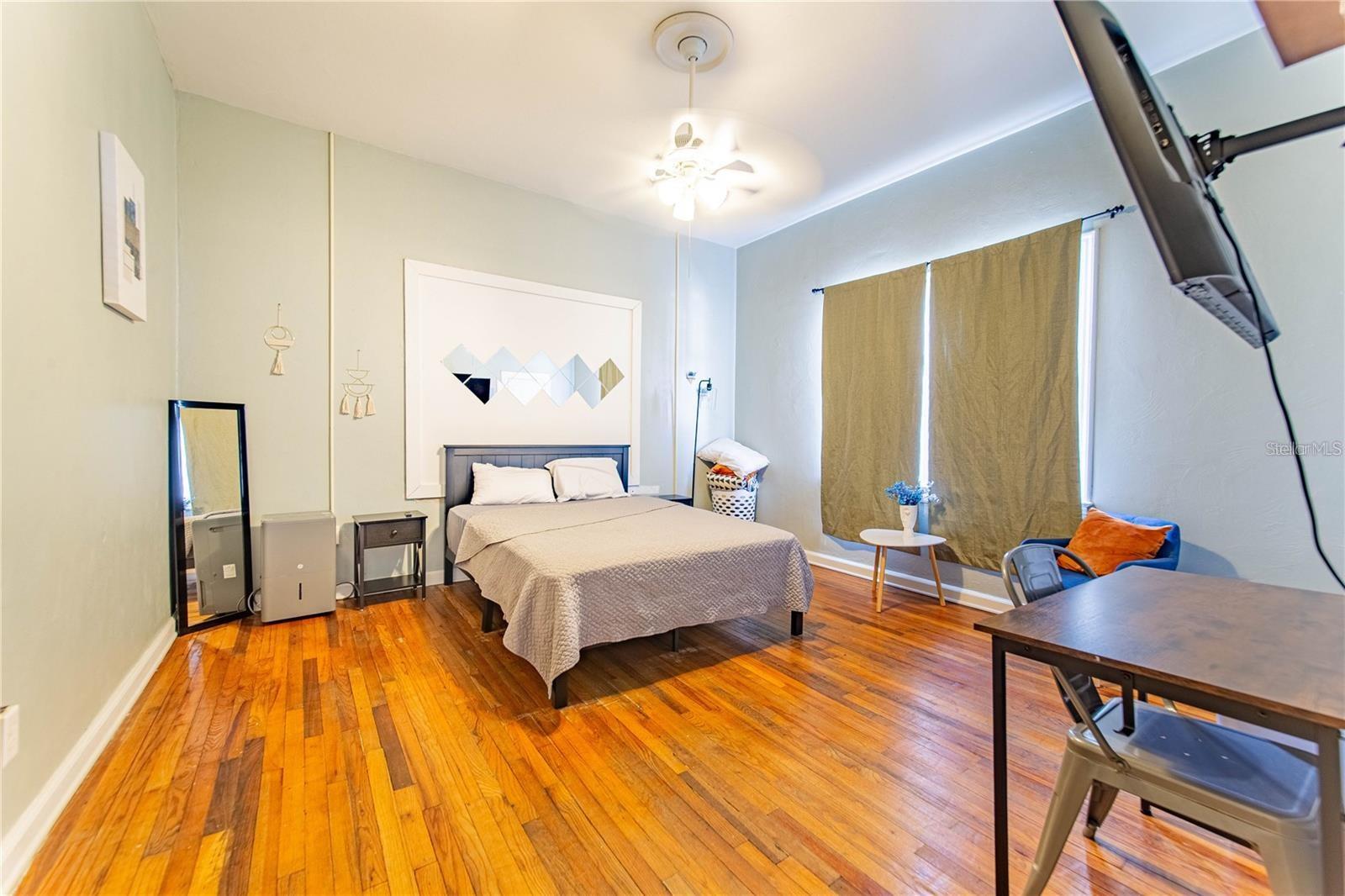 Image 11 of 22 For 3321 Woodlawn Avenue