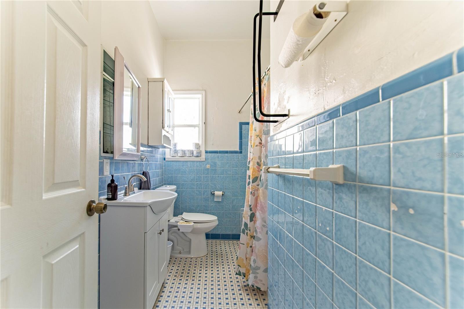 Image 17 of 22 For 3321 Woodlawn Avenue