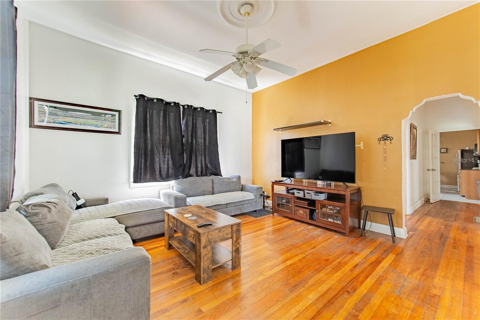 Image 3 of 22 For 3321 Woodlawn Avenue