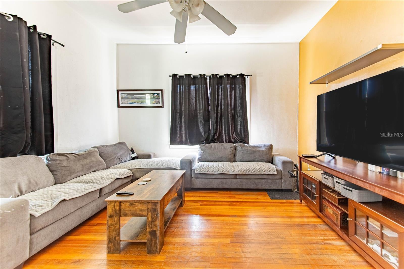 Image 4 of 22 For 3321 Woodlawn Avenue