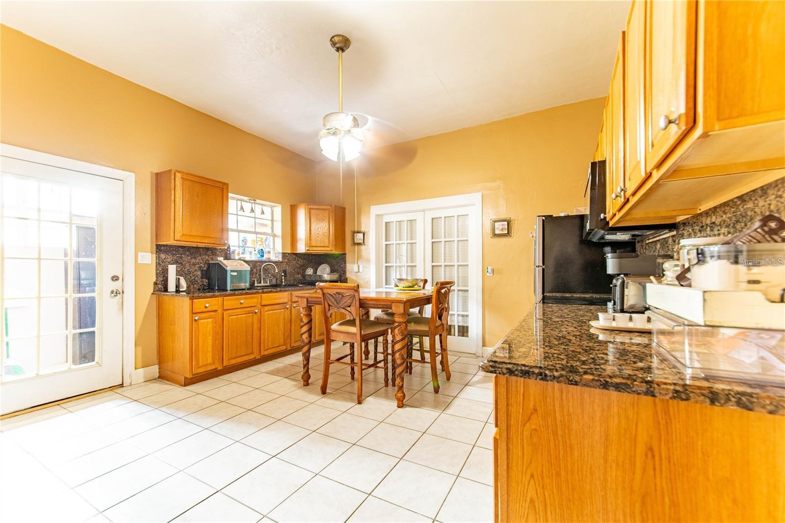 Image 7 of 22 For 3321 Woodlawn Avenue