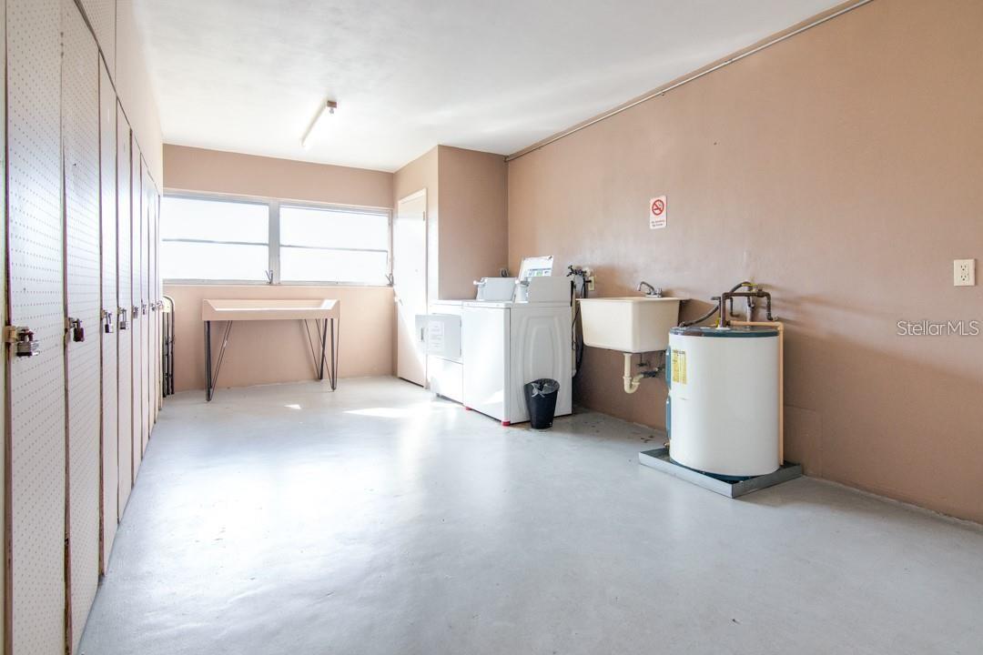 Image 16 of 27 For 1303 Hercules Avenue 19