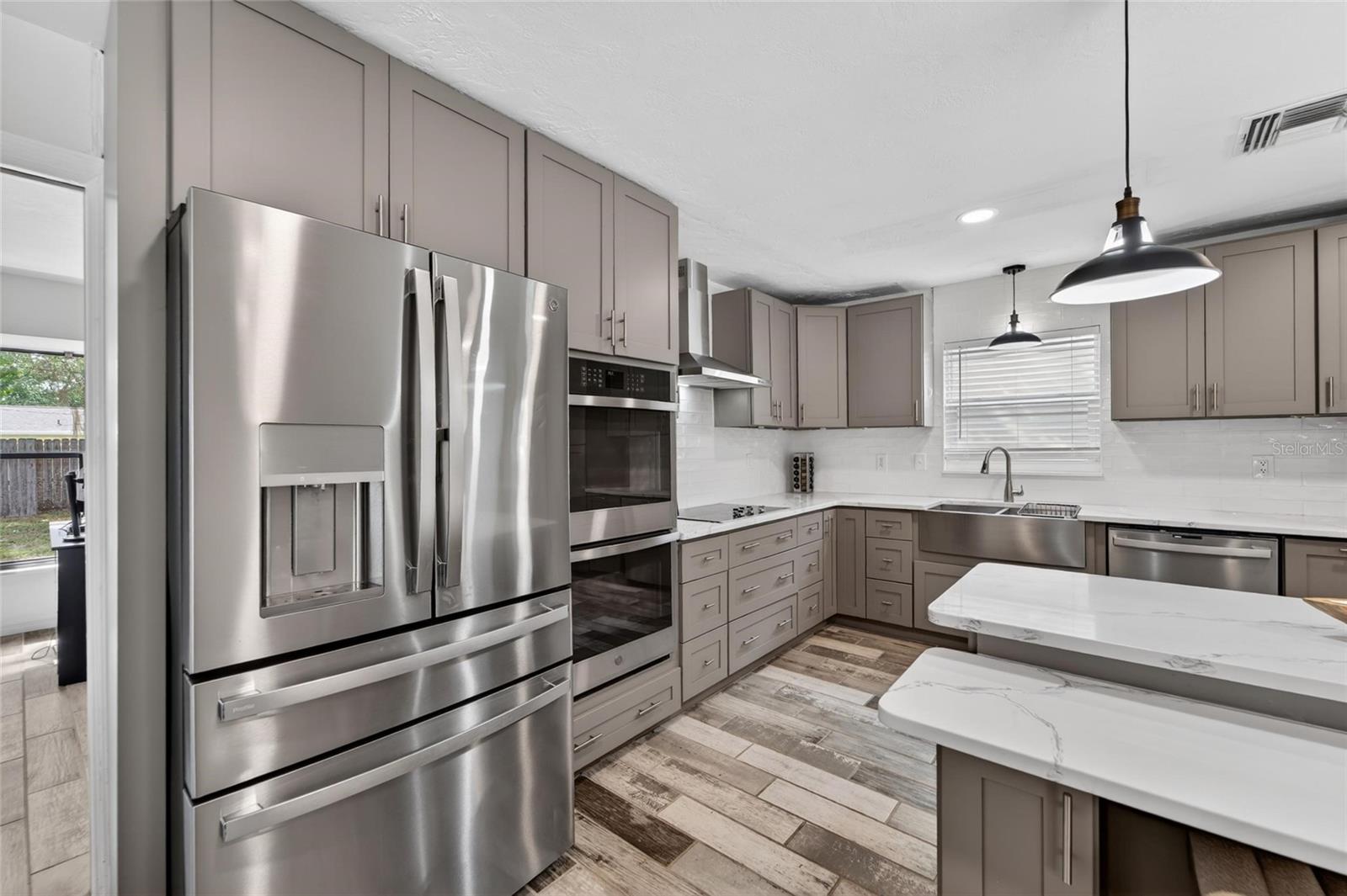 Listing photo id 8 for 2842 61st Lane N