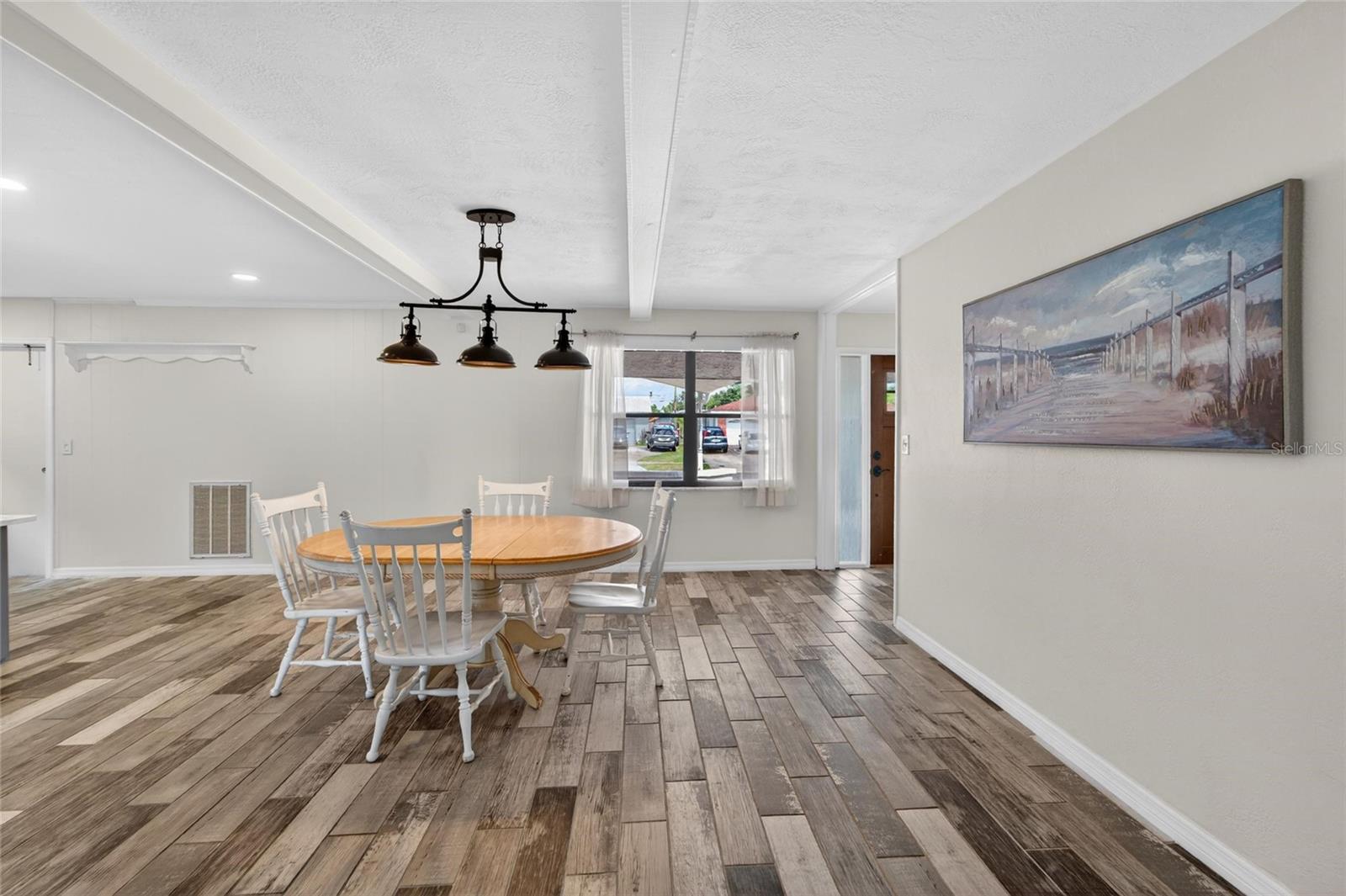 Listing photo id 11 for 2842 61st Lane N