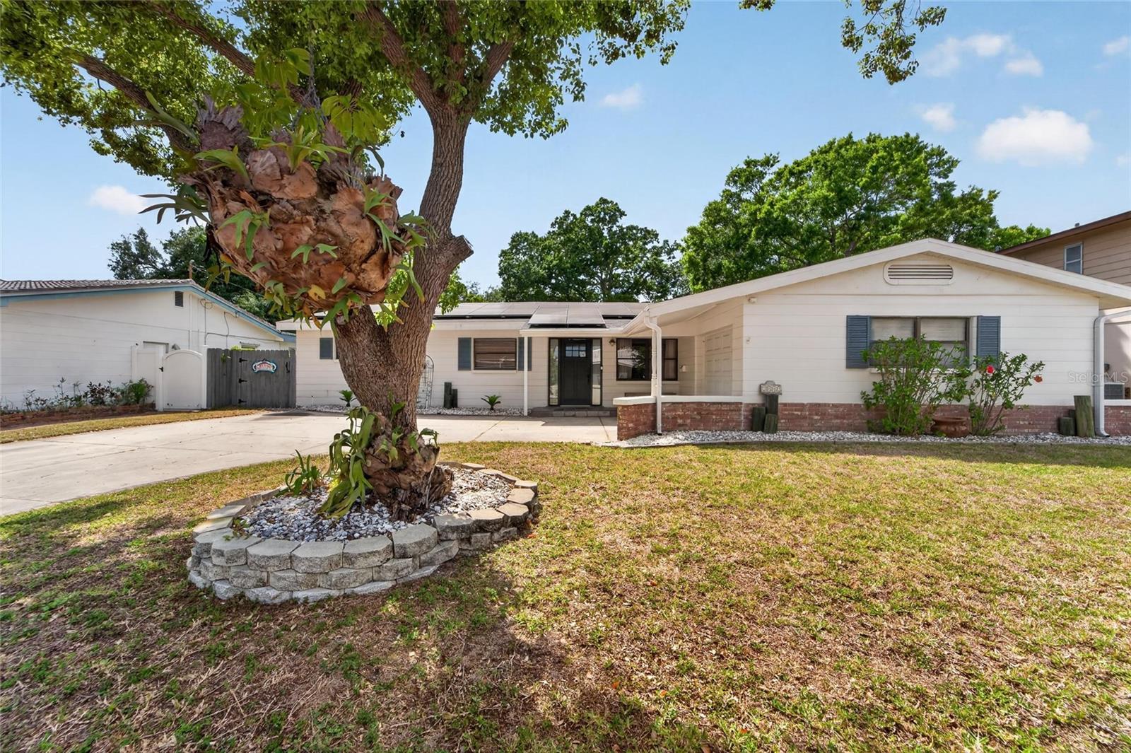 Listing photo id 0 for 2842 61st Lane N