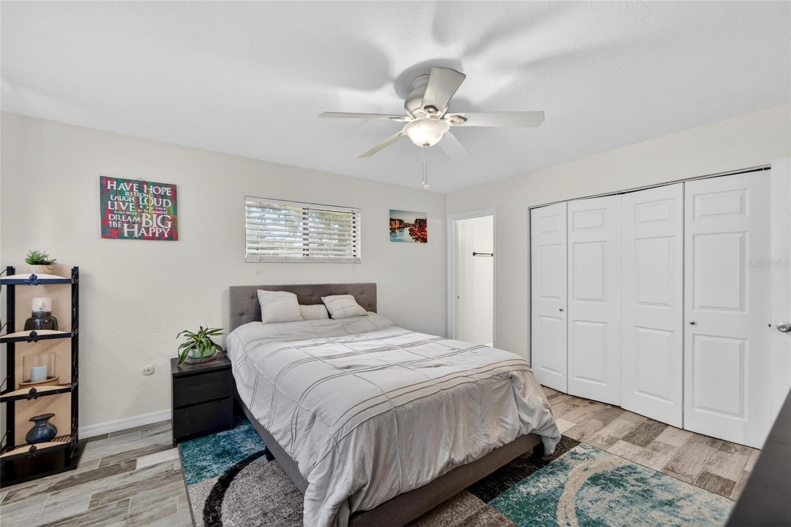 Listing photo id 18 for 2842 61st Lane N