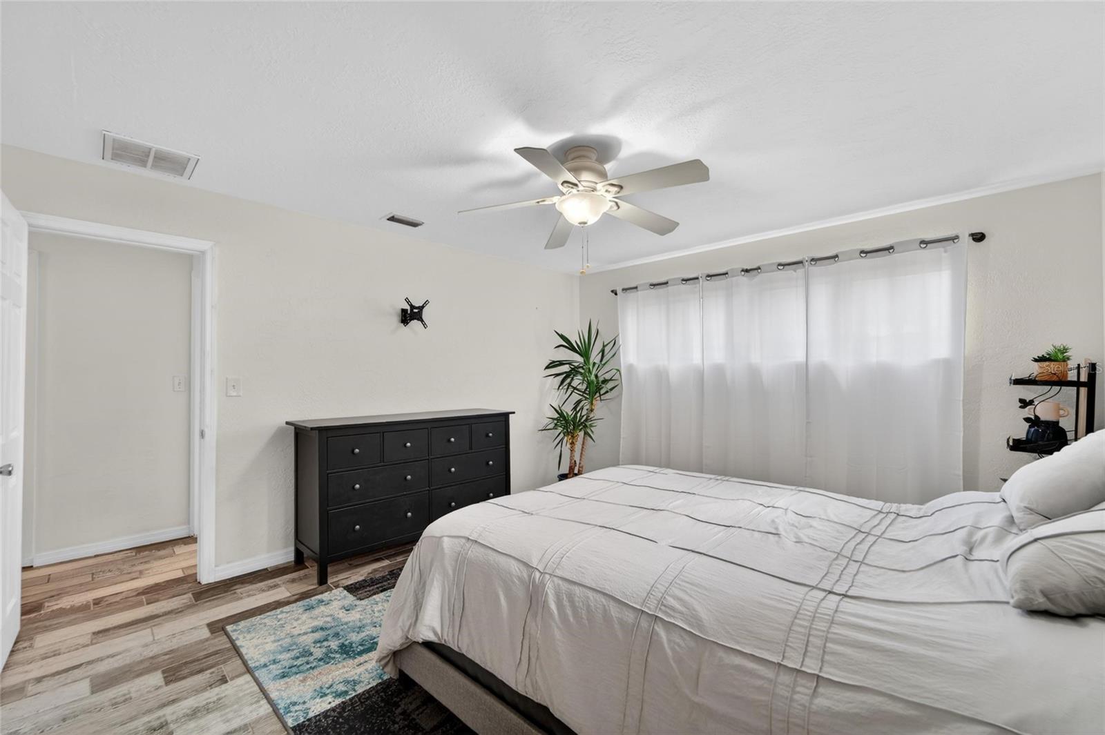 Listing photo id 20 for 2842 61st Lane N