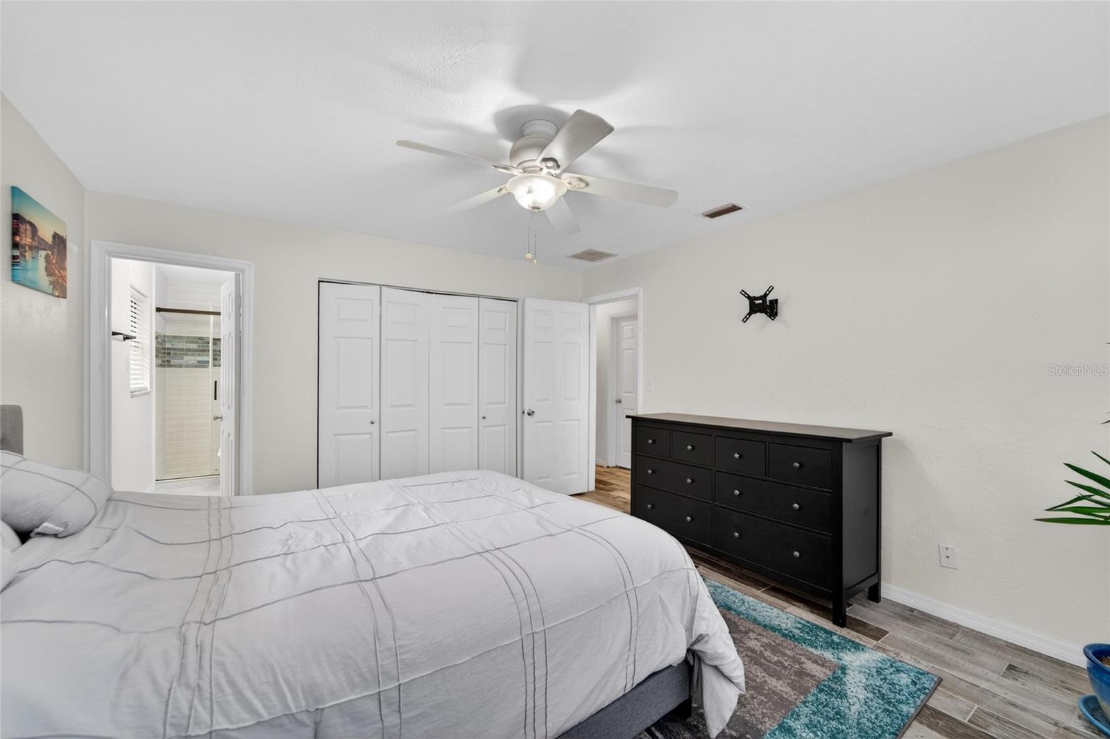 Listing photo id 21 for 2842 61st Lane N