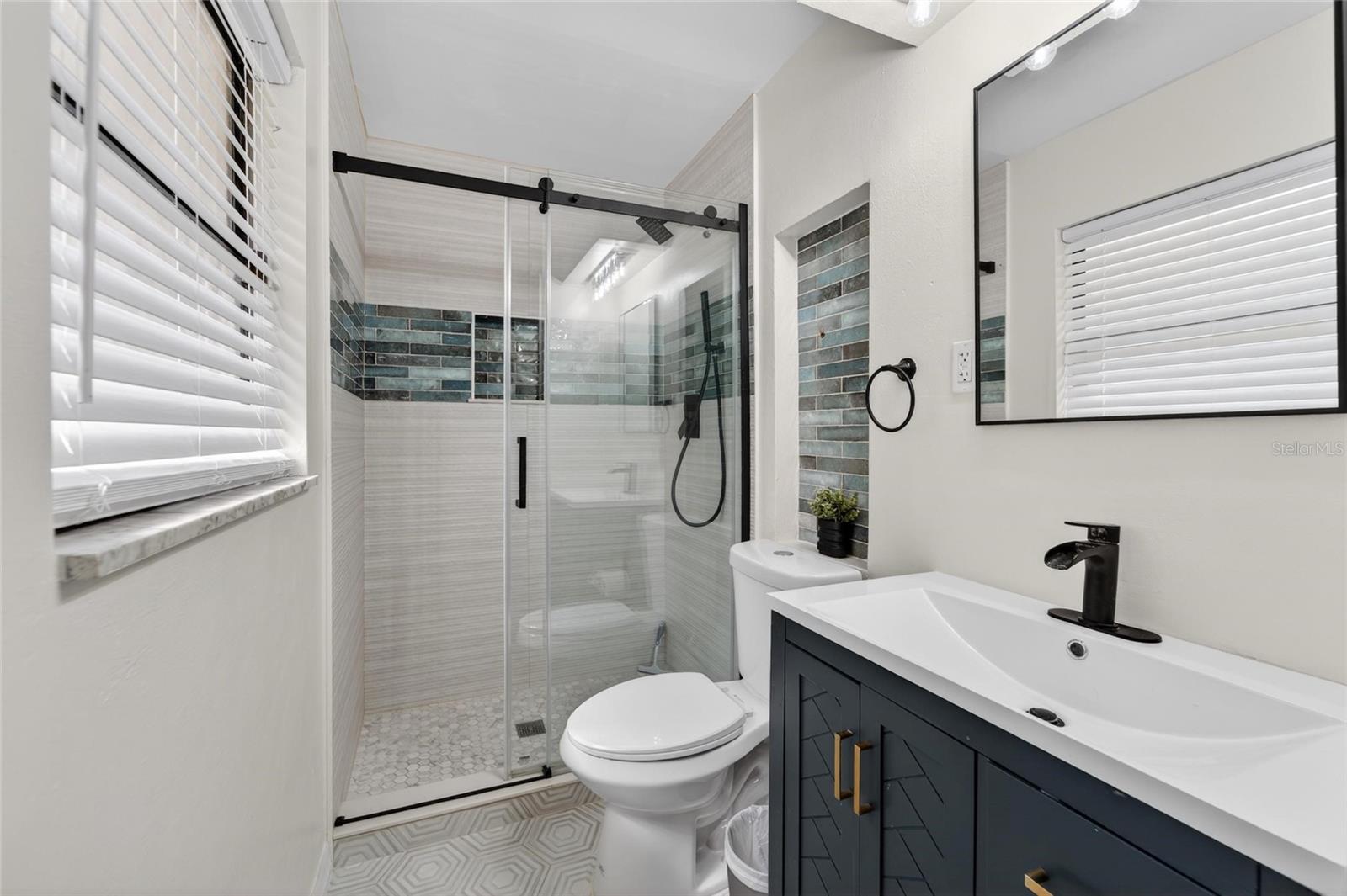 Listing photo id 22 for 2842 61st Lane N