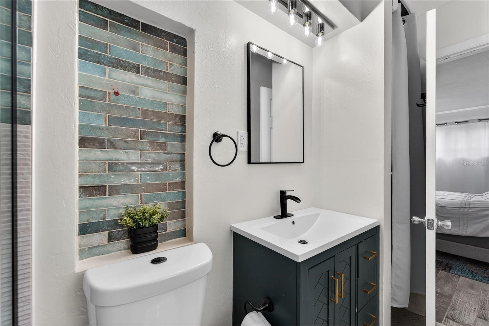 Listing photo id 23 for 2842 61st Lane N