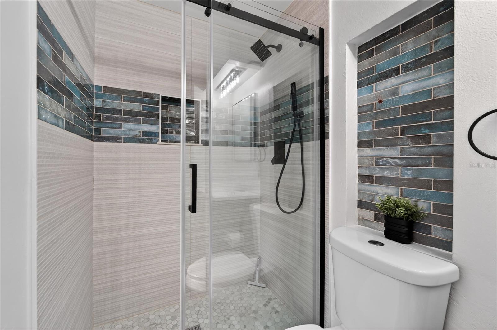 Listing photo id 24 for 2842 61st Lane N