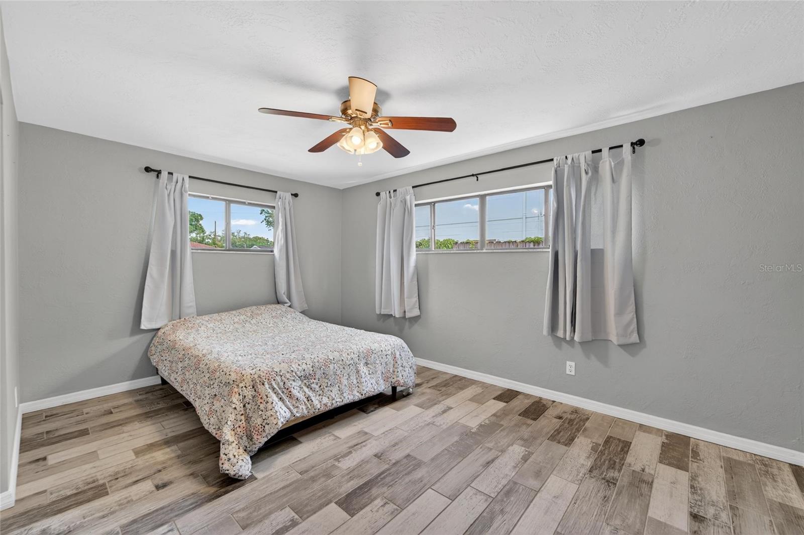 Listing photo id 26 for 2842 61st Lane N