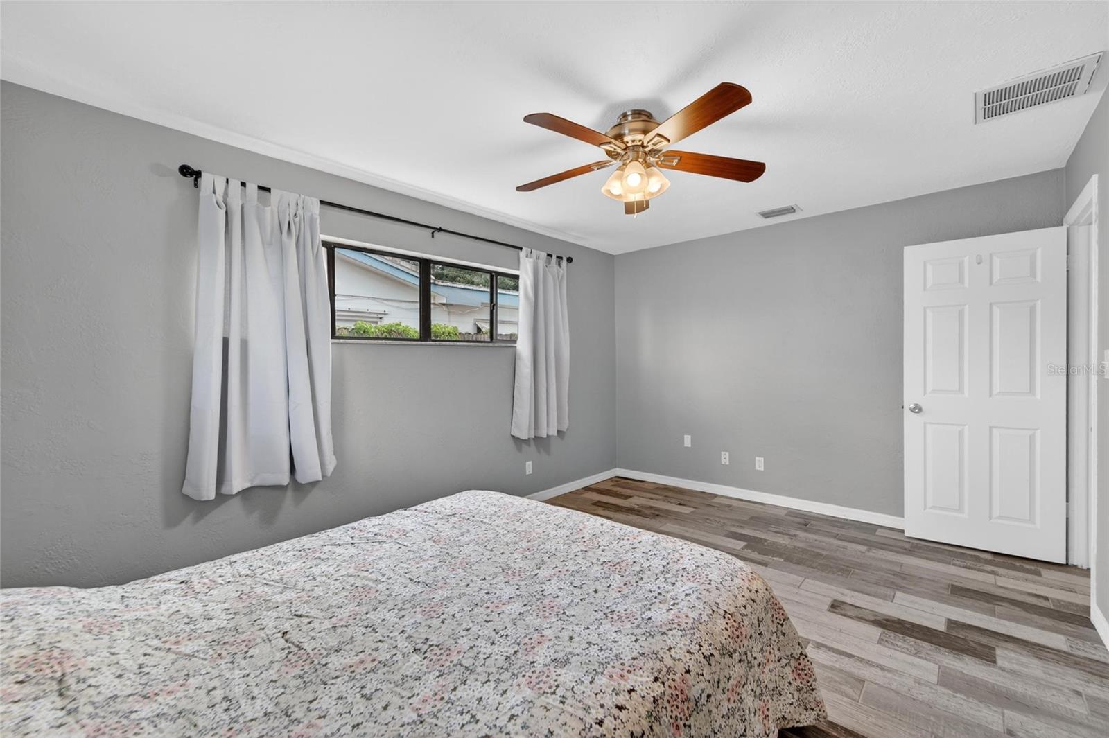 Listing photo id 28 for 2842 61st Lane N