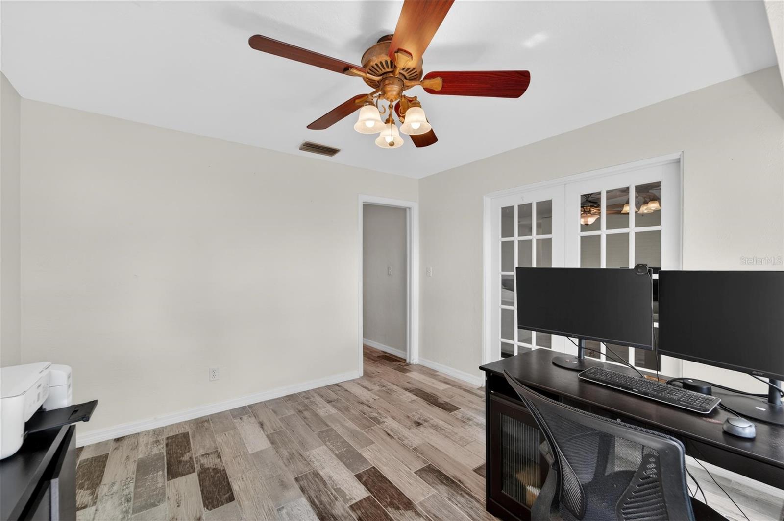 Listing photo id 39 for 2842 61st Lane N