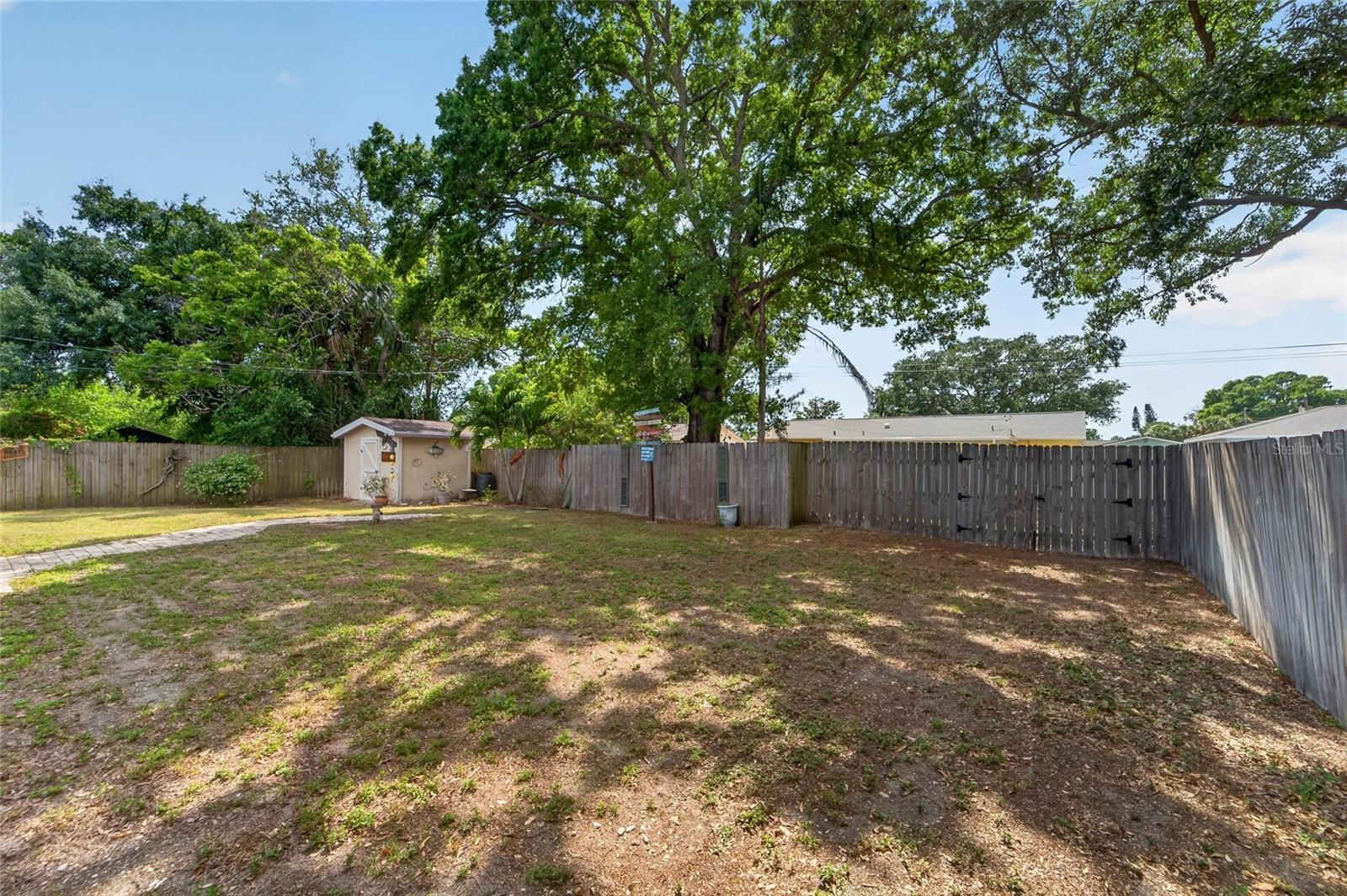 Listing photo id 42 for 2842 61st Lane N