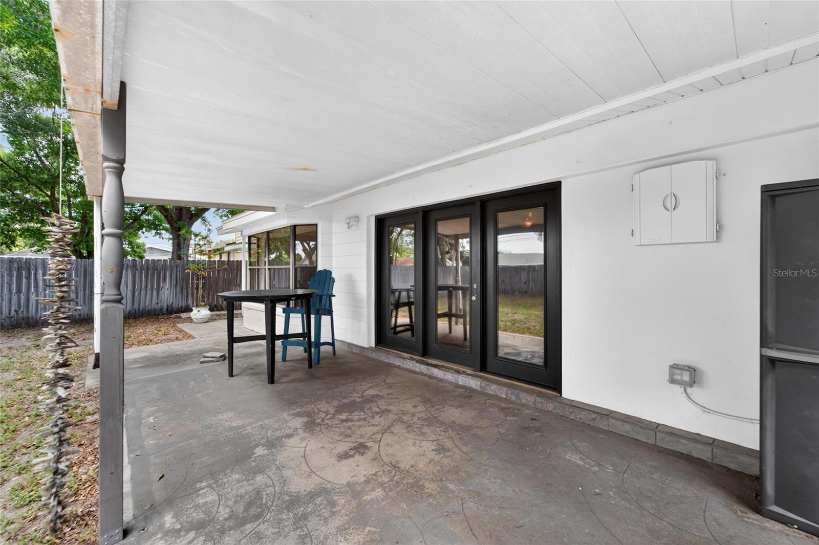 Listing photo id 46 for 2842 61st Lane N