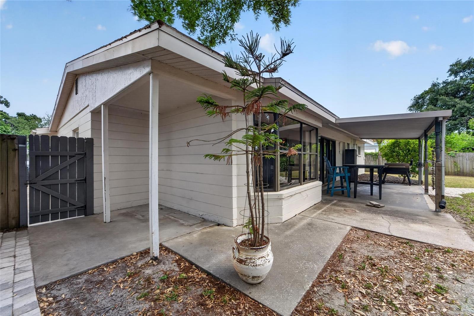 Listing photo id 49 for 2842 61st Lane N