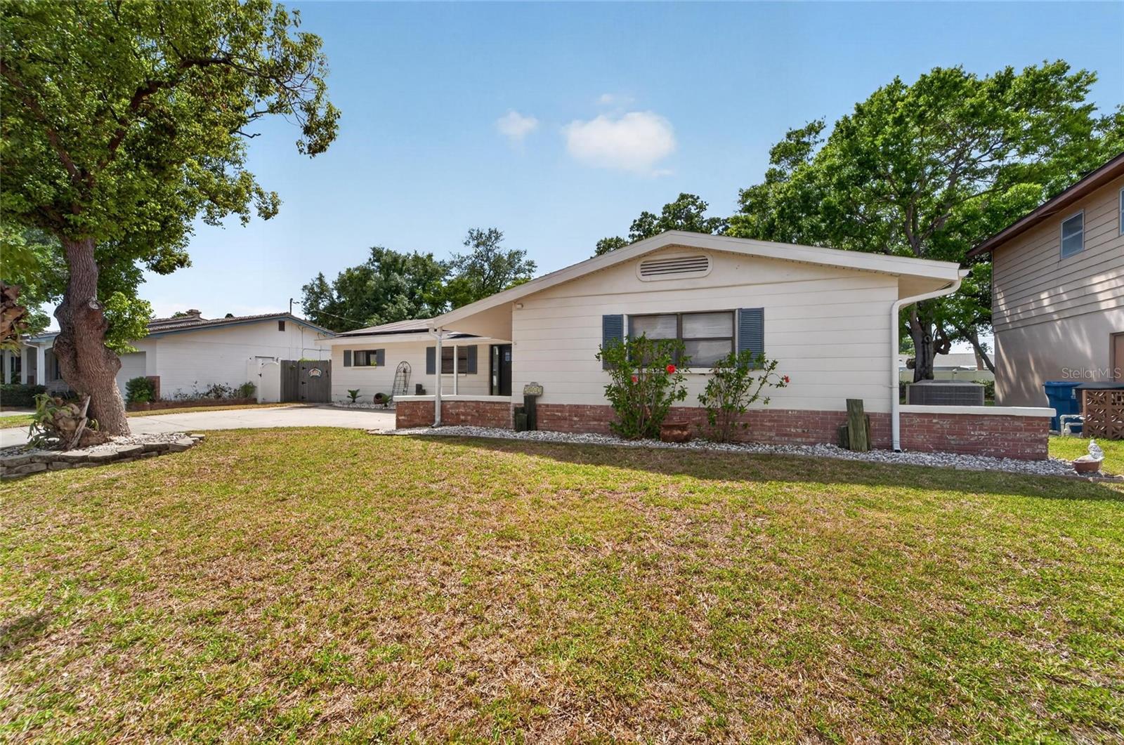 Listing photo id 51 for 2842 61st Lane N