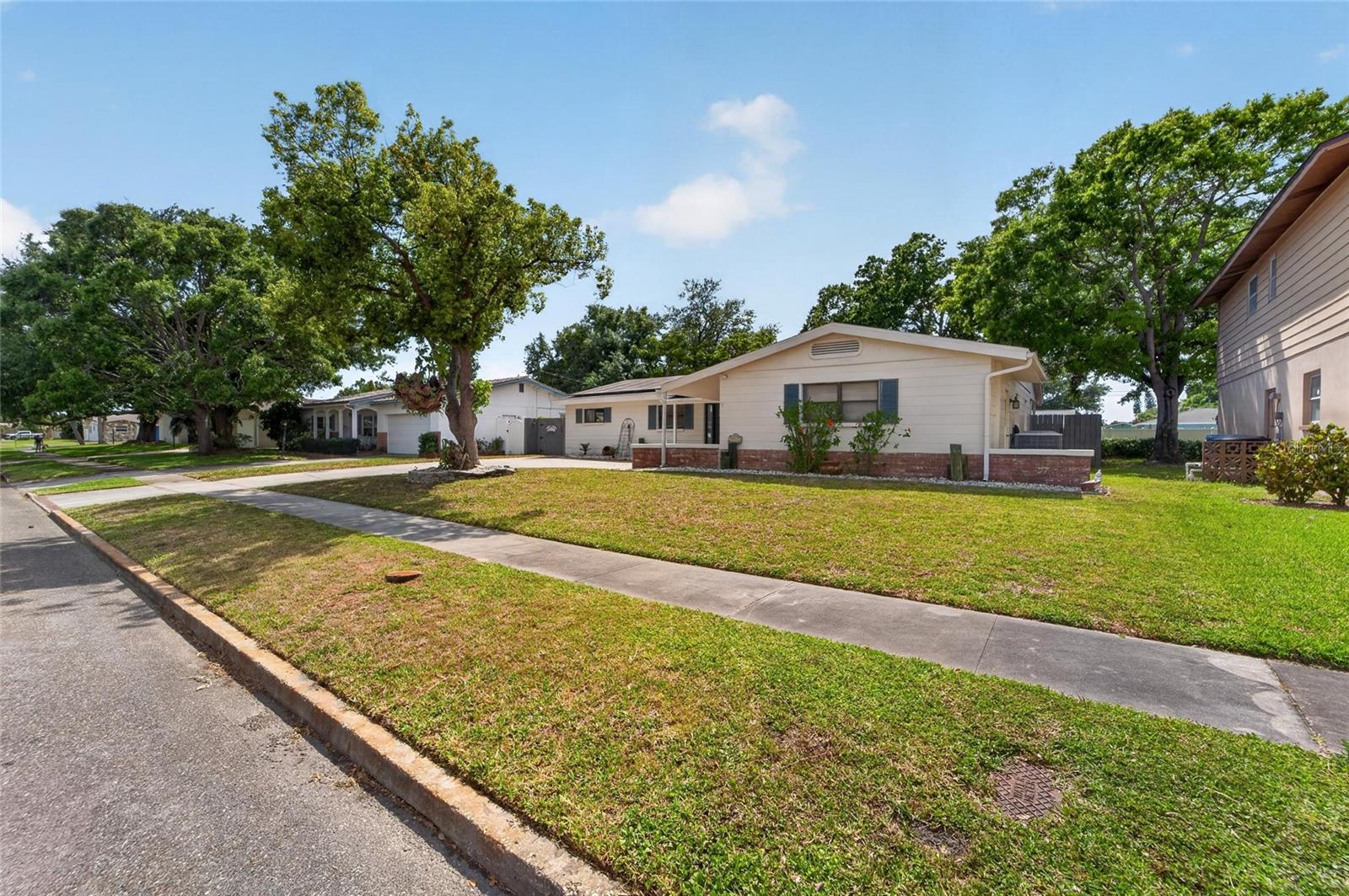 Listing photo id 52 for 2842 61st Lane N