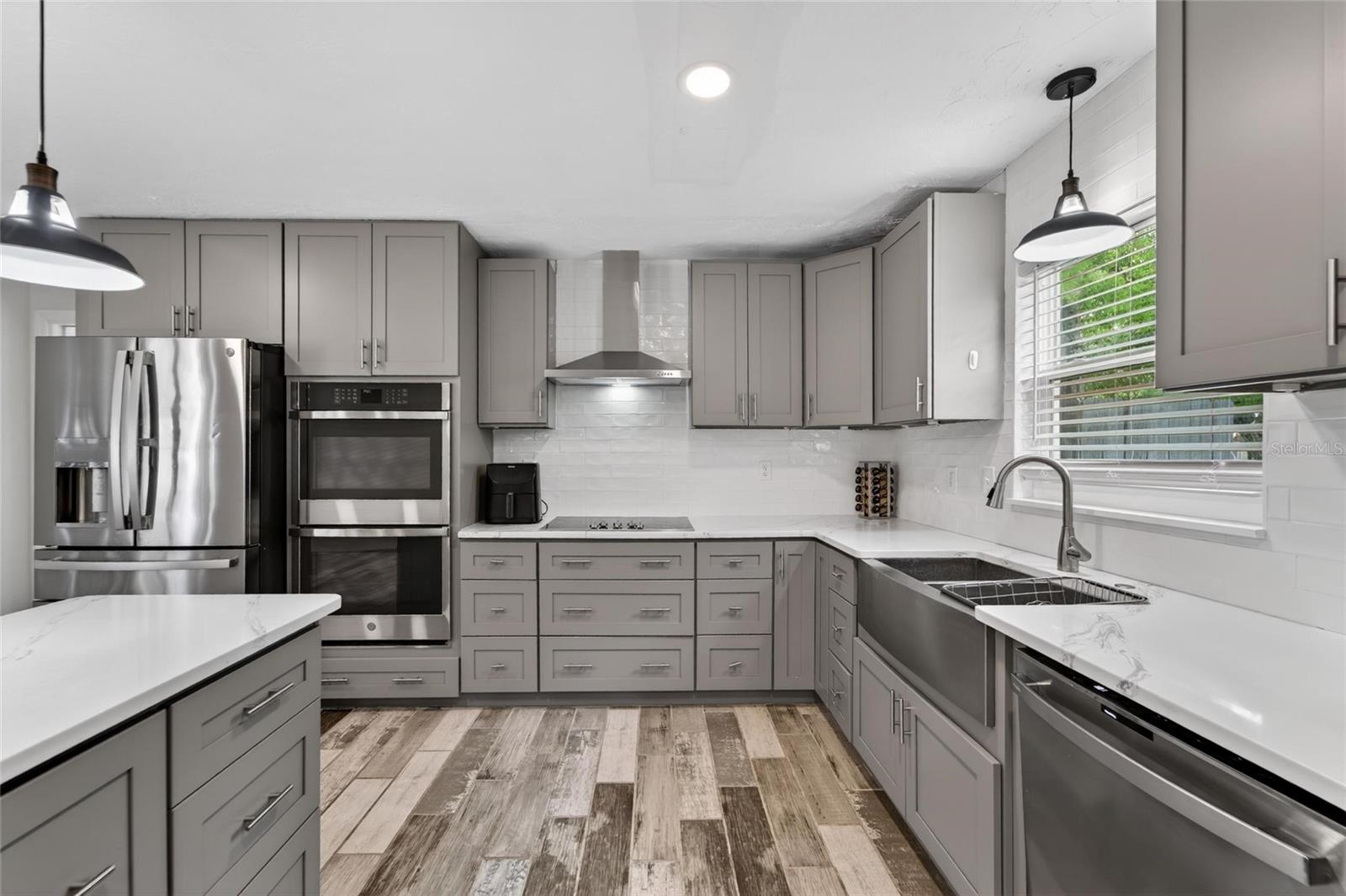 Listing photo id 6 for 2842 61st Lane N