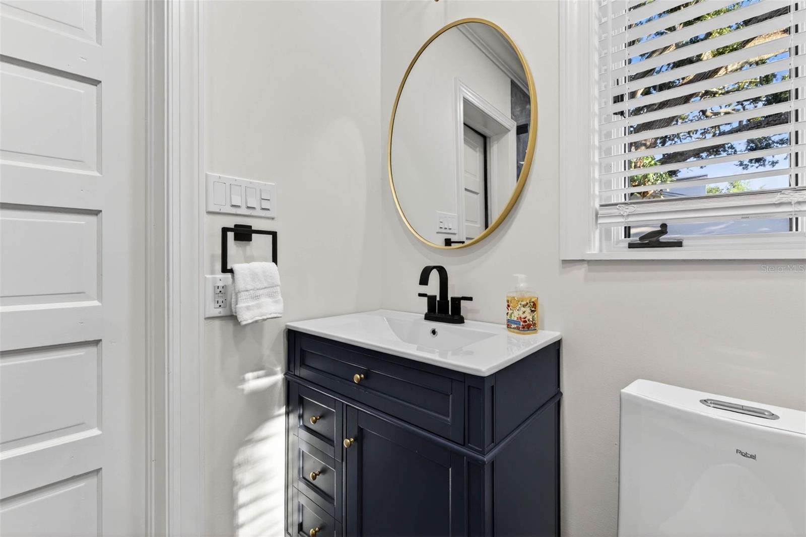 Image 60 of 79 For 1222 Brightwaters Boulevard Ne