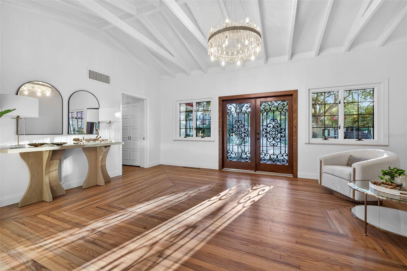 Image 9 of 79 For 1222 Brightwaters Boulevard Ne