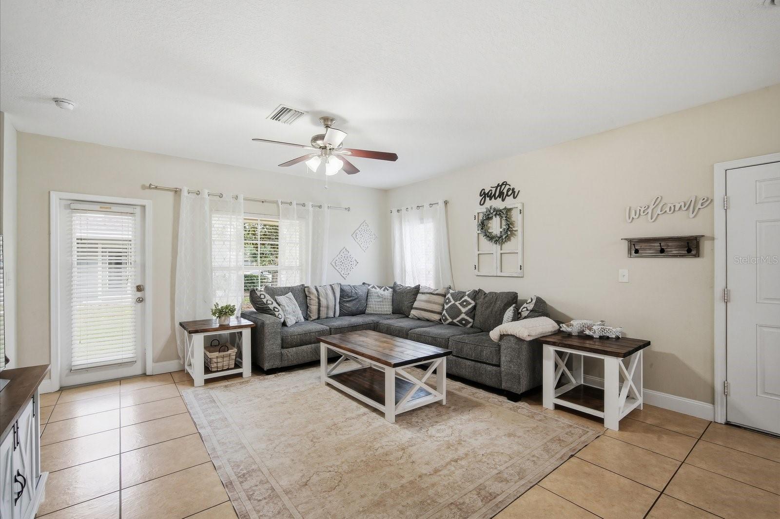 Listing photo id 10 for 4711 Chatterton Way