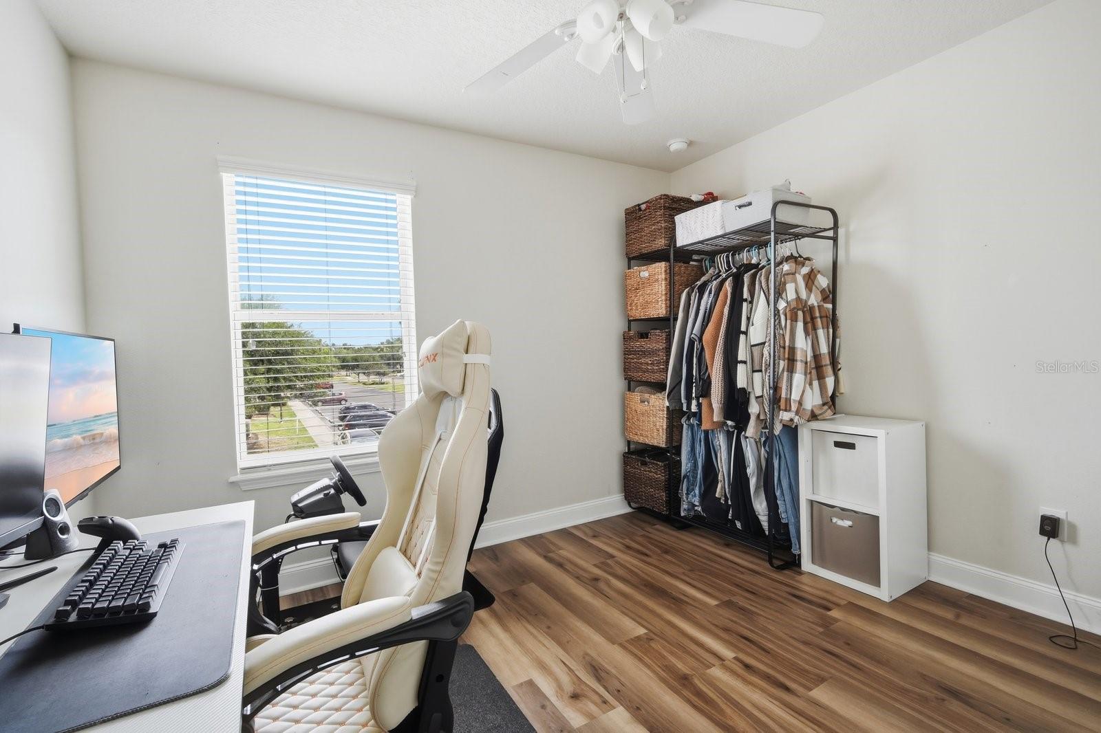 Listing photo id 14 for 4711 Chatterton Way