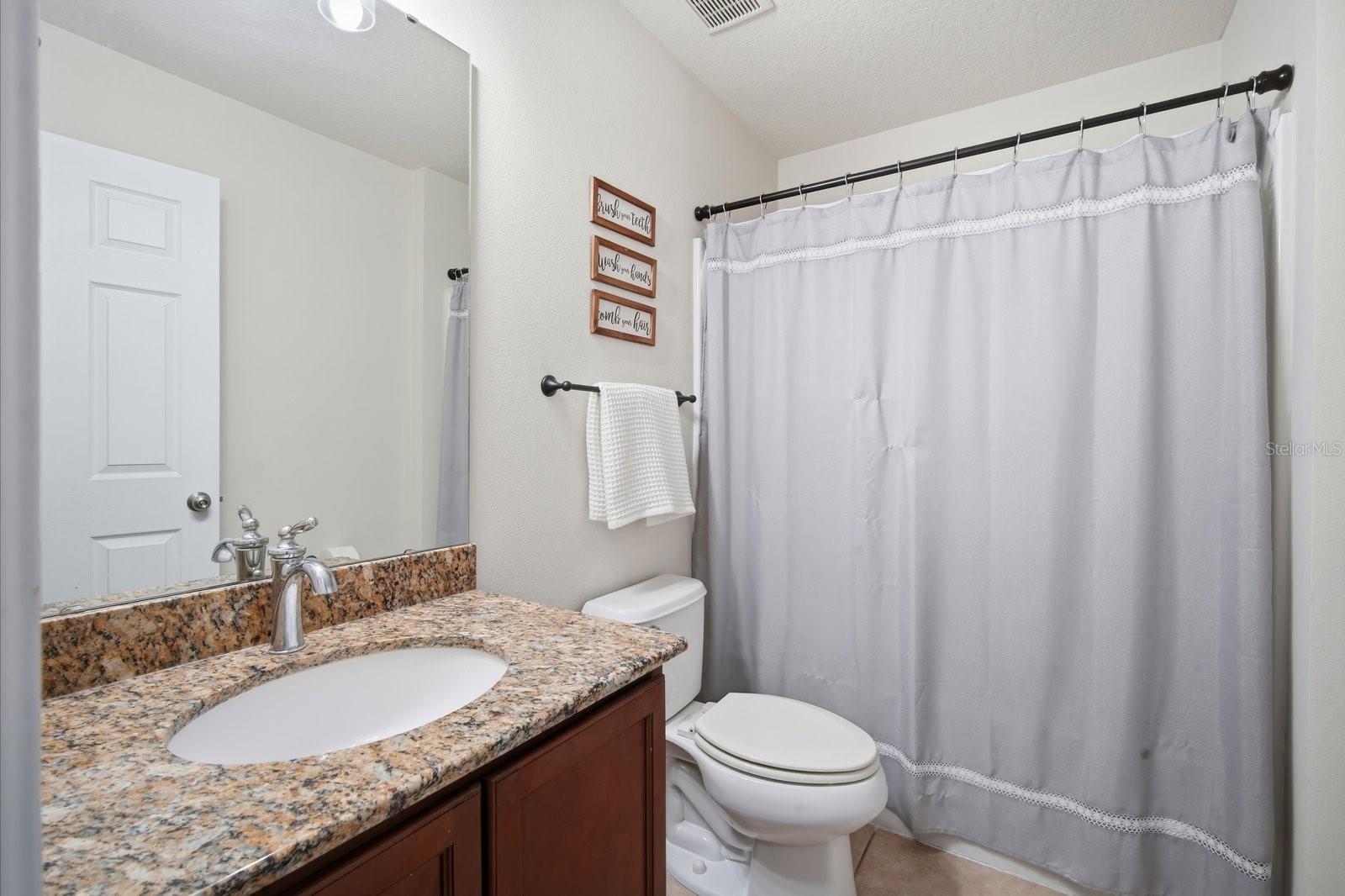 Listing photo id 15 for 4711 Chatterton Way