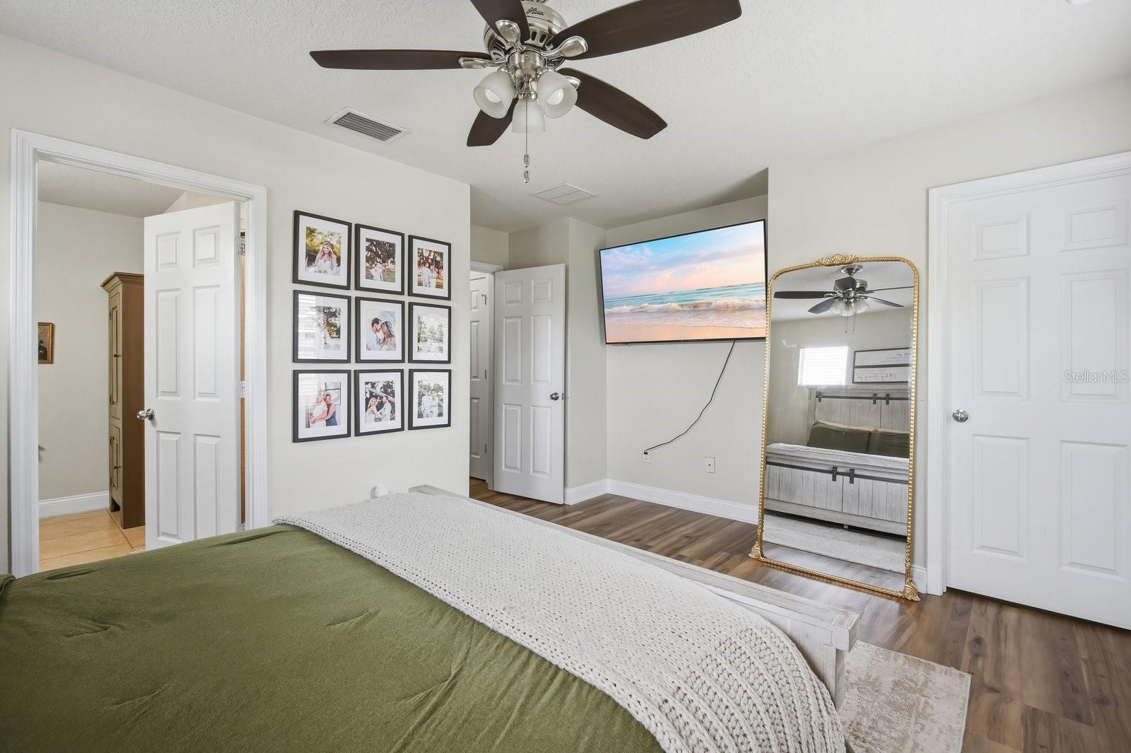 Listing photo id 19 for 4711 Chatterton Way