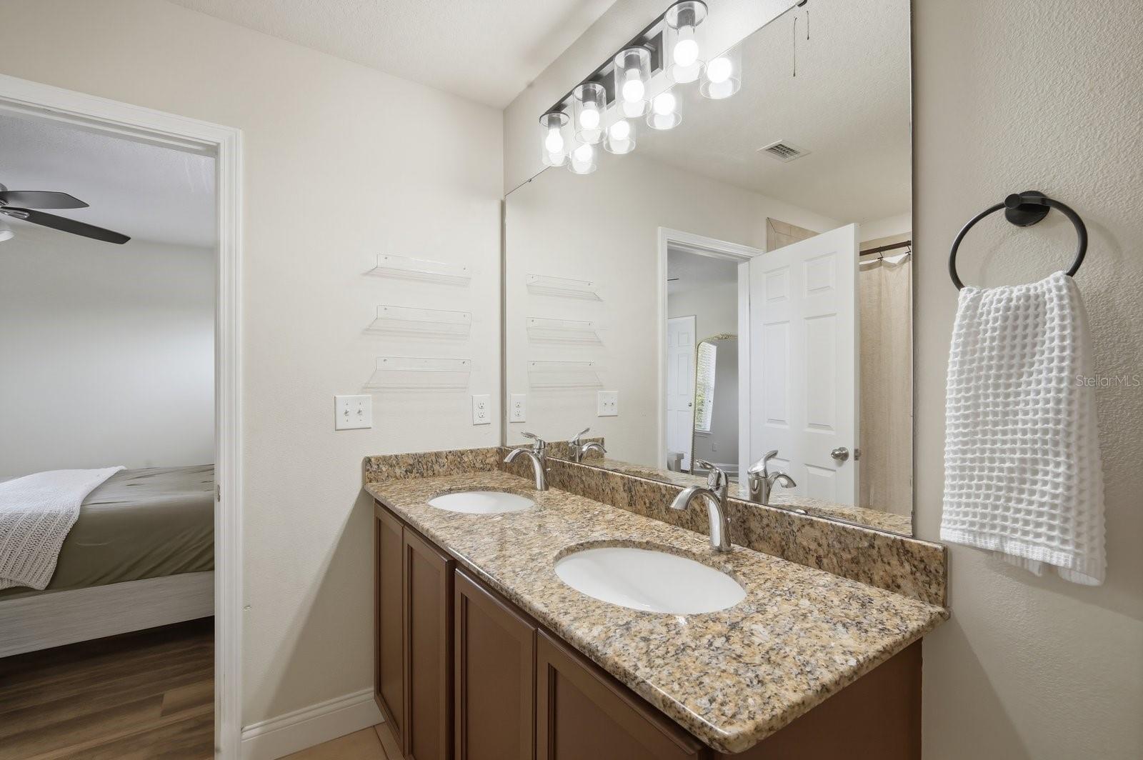 Listing photo id 22 for 4711 Chatterton Way