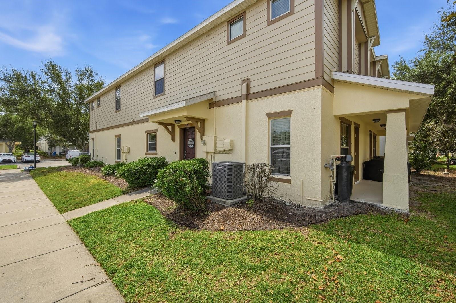 Listing photo id 2 for 4711 Chatterton Way