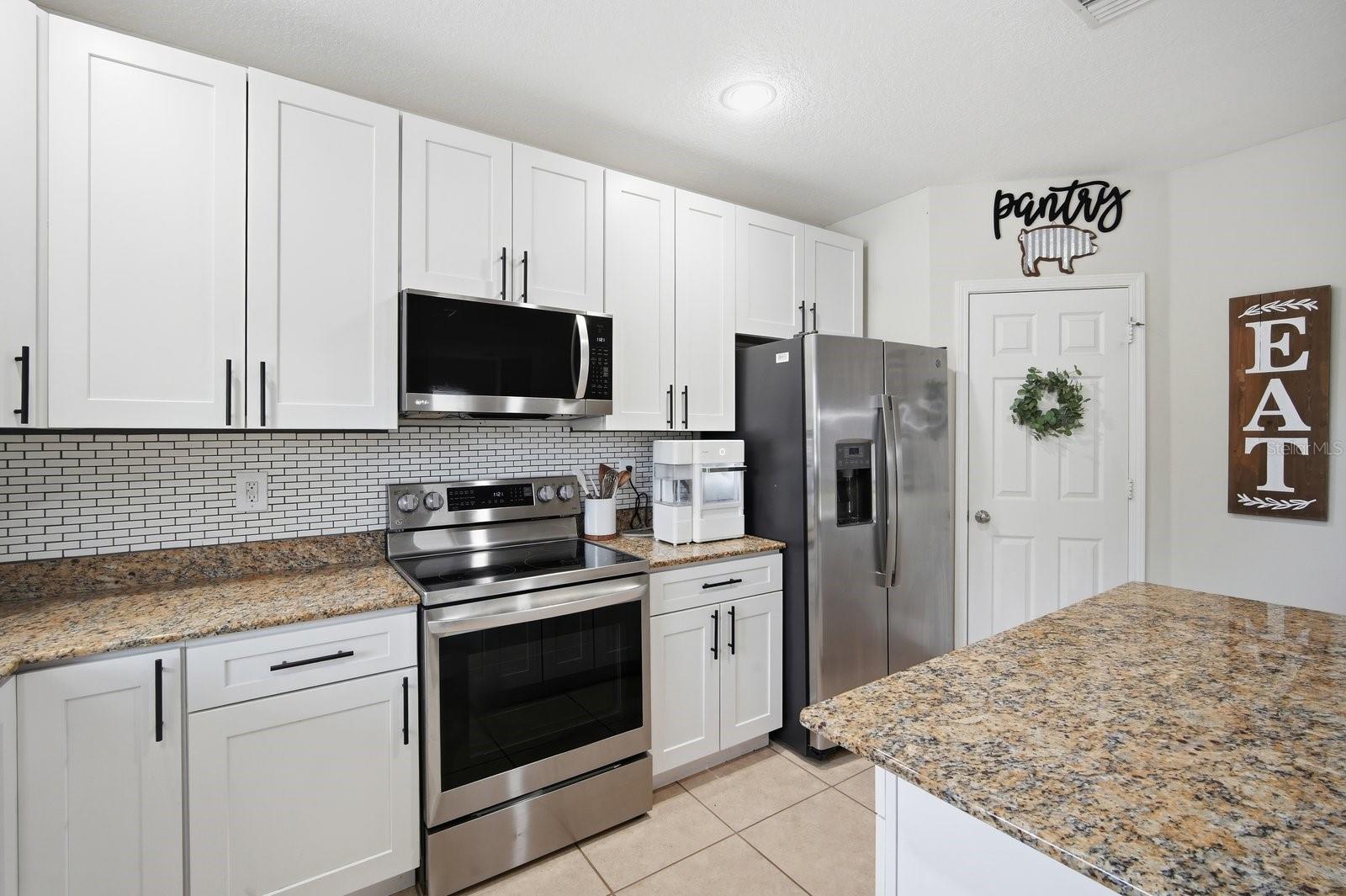 Listing photo id 6 for 4711 Chatterton Way