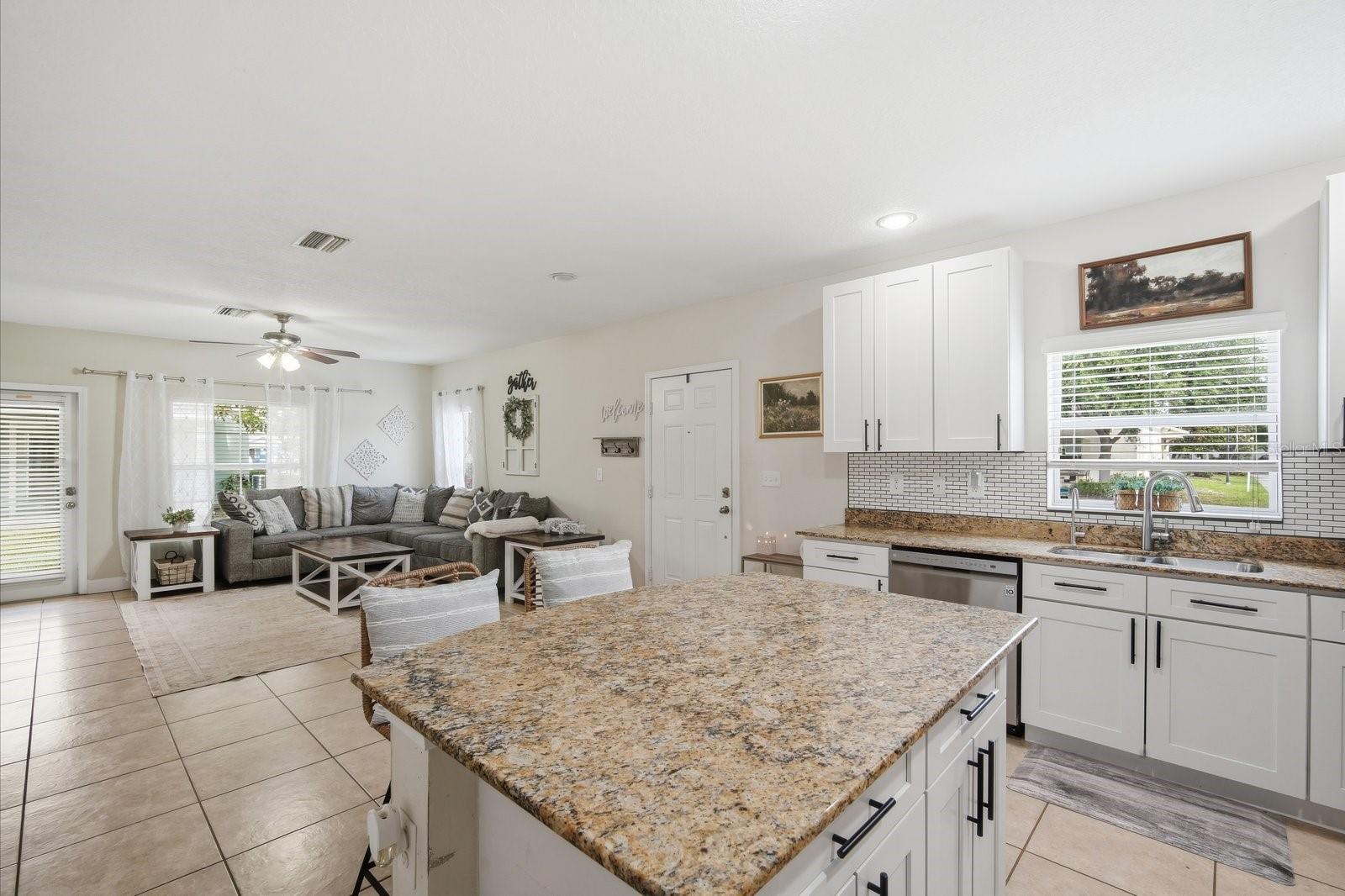 Listing photo id 7 for 4711 Chatterton Way