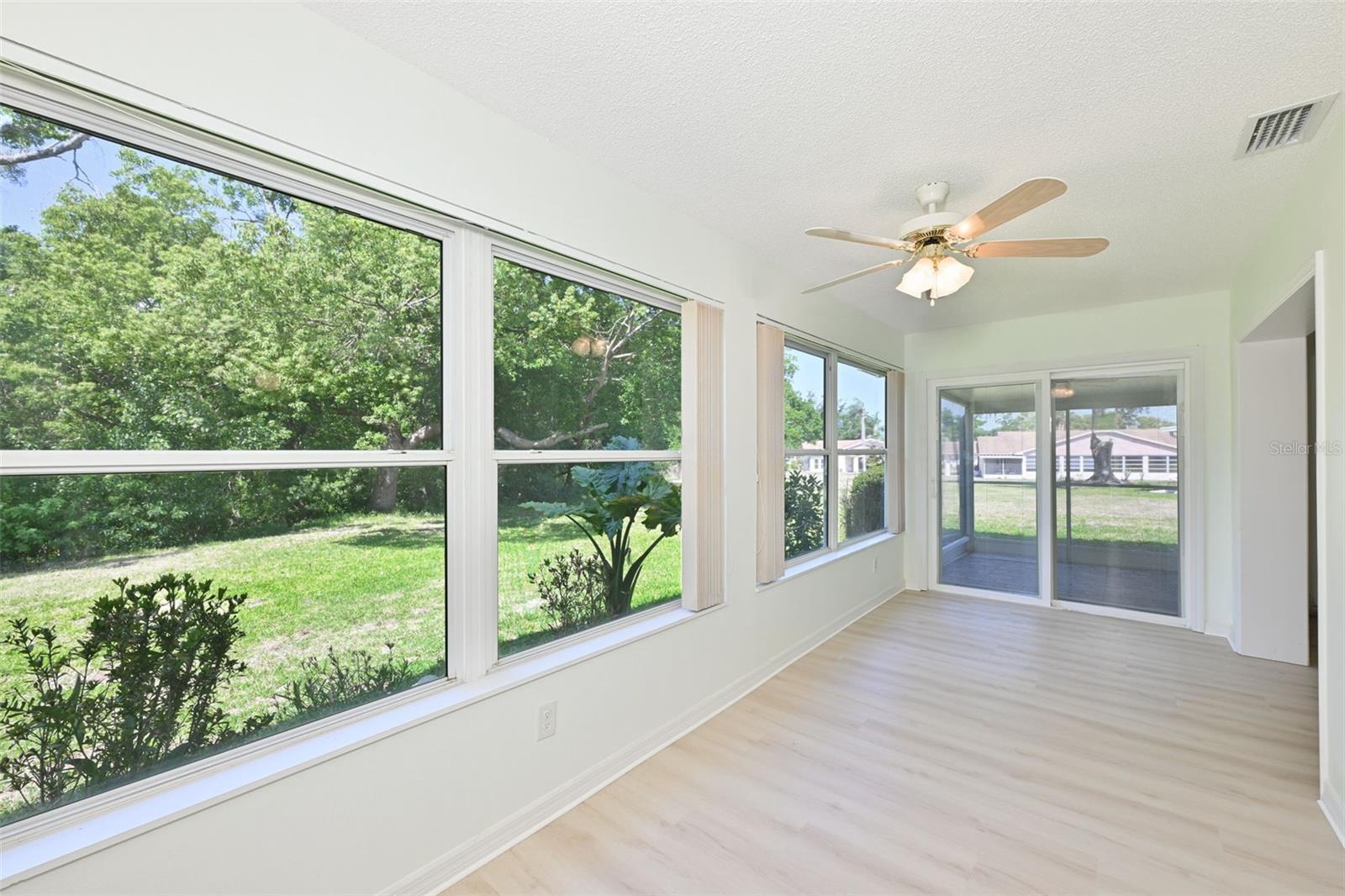 Image 12 of 99 For 511 Finsbury Circle B