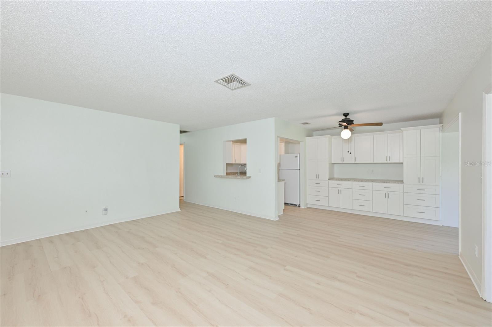 Image 21 of 99 For 511 Finsbury Circle B