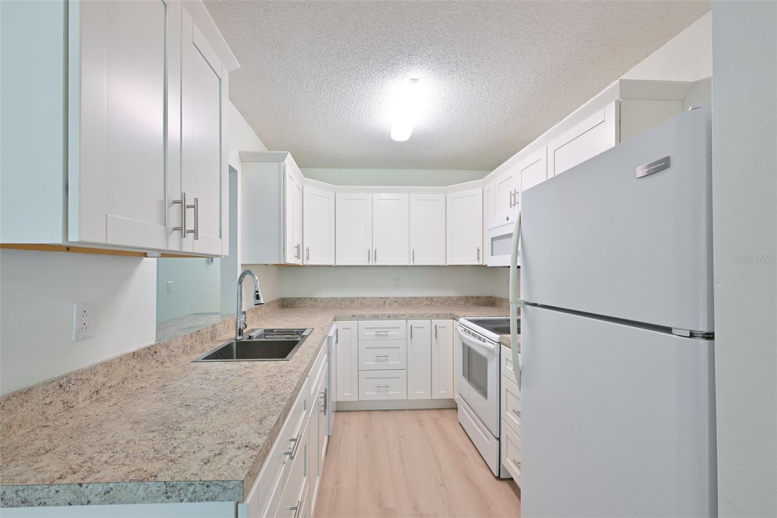 Image 22 of 99 For 511 Finsbury Circle B