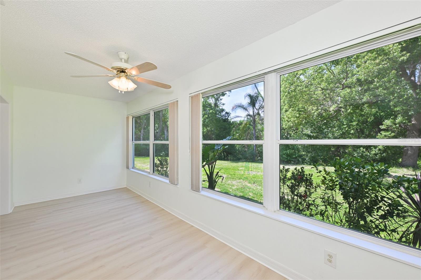 Image 25 of 99 For 511 Finsbury Circle B