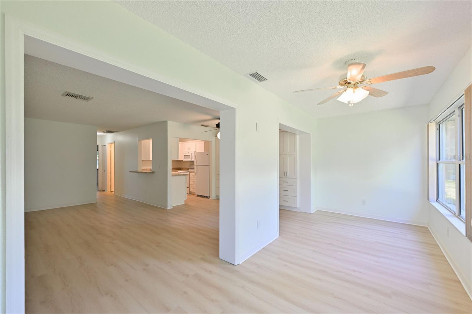 Image 26 of 99 For 511 Finsbury Circle B