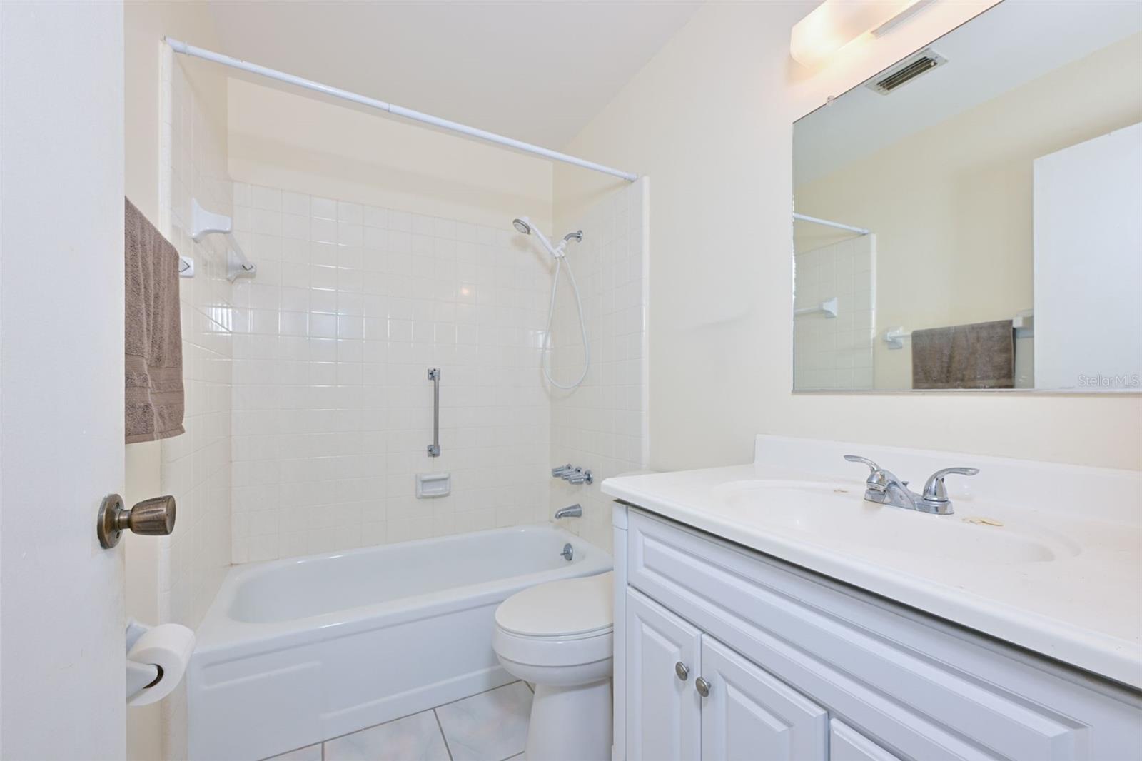 Image 28 of 99 For 511 Finsbury Circle B