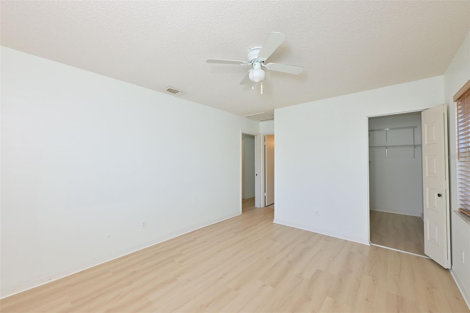 Image 32 of 99 For 511 Finsbury Circle B