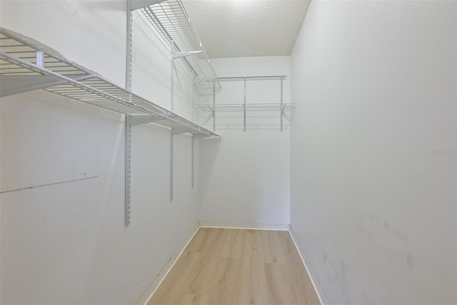 Image 33 of 99 For 511 Finsbury Circle B