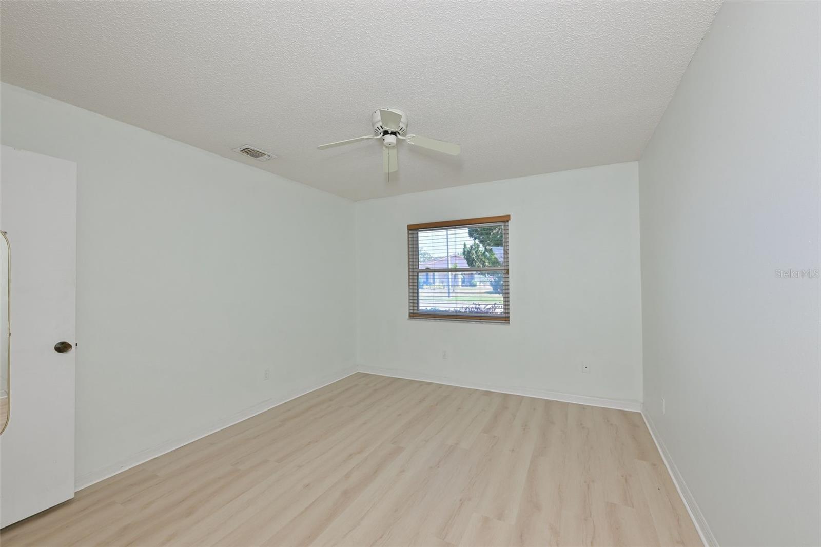 Image 35 of 99 For 511 Finsbury Circle B