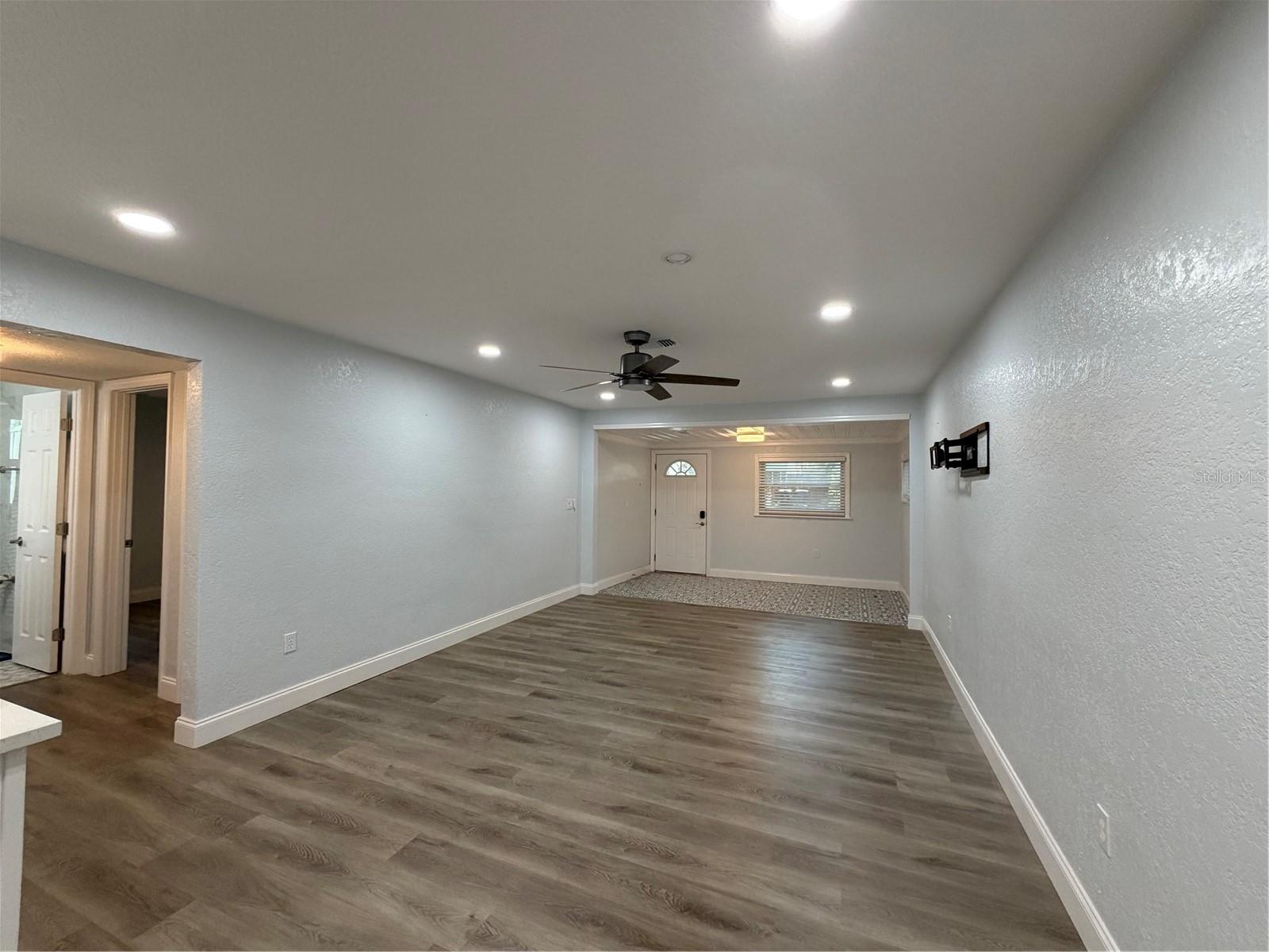 Image 13 of 23 For 1947 Chenango Avenue